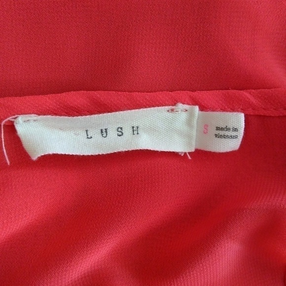 Lush top coral red sheer 3/4 sleeve cutout back detail buttoned women's size S - Picture 5 of 8